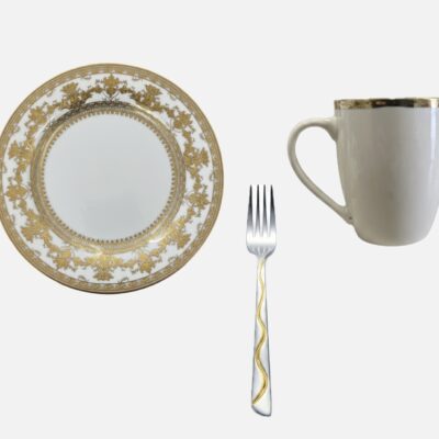Set Farfurie întinsă ceramica 27cm + Cana ceramica 300ml + Furculita Auriu